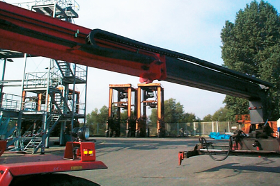 Application example: unsupported lengths of e-chain® in reach stacker