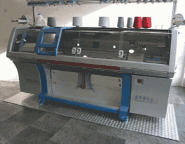 Flat knitting machines with igus energy supply
